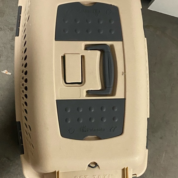 Pet Taxi size 22” x13” used in good condition - Picture 5 of 5